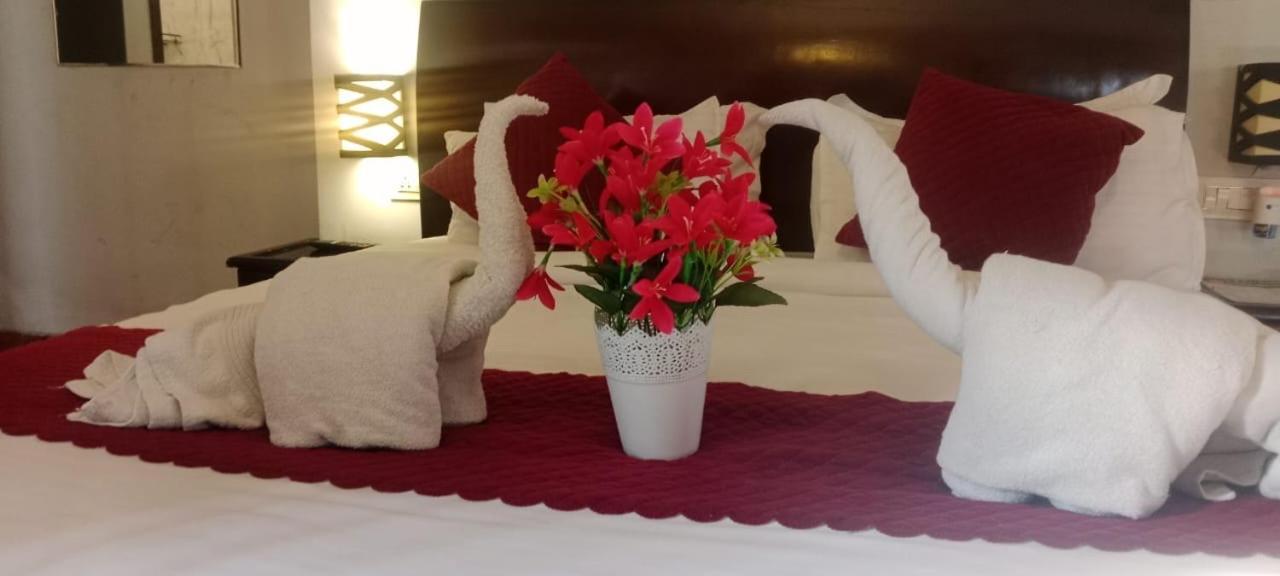 Vrindavan Serenity Hotel & Suites Экстерьер фото